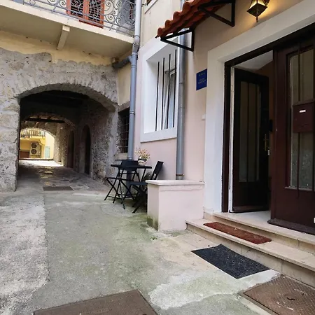 Apartment Steps From The Sea *